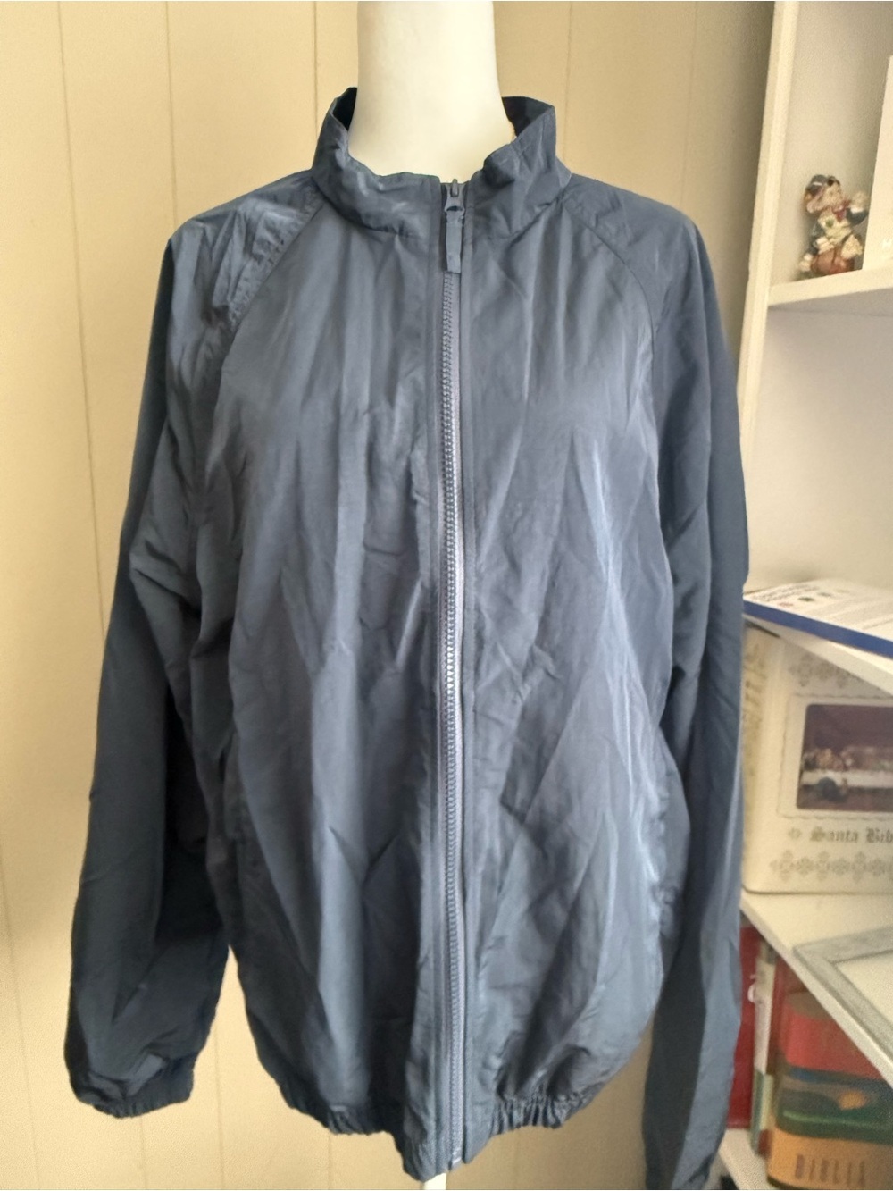 Lightweight Navy Blue Zip-Up Windbreaker size M
